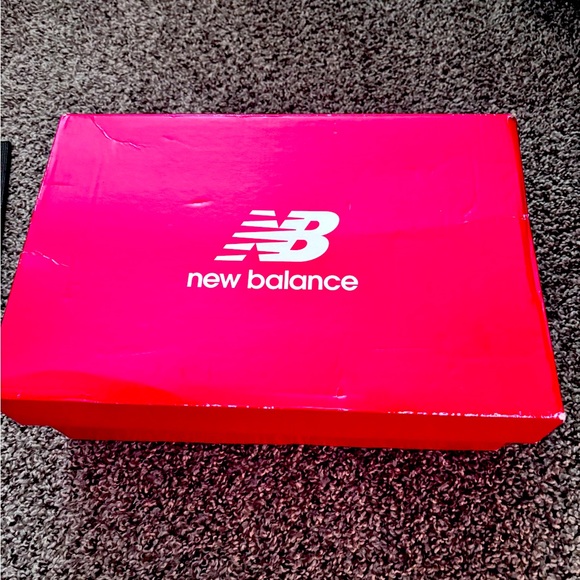 New Balance Men’s black sneakers - Picture 1 of 7